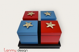 Set of 4 red/blue square boxes 9 cm with starfish knob on lid included with stand
